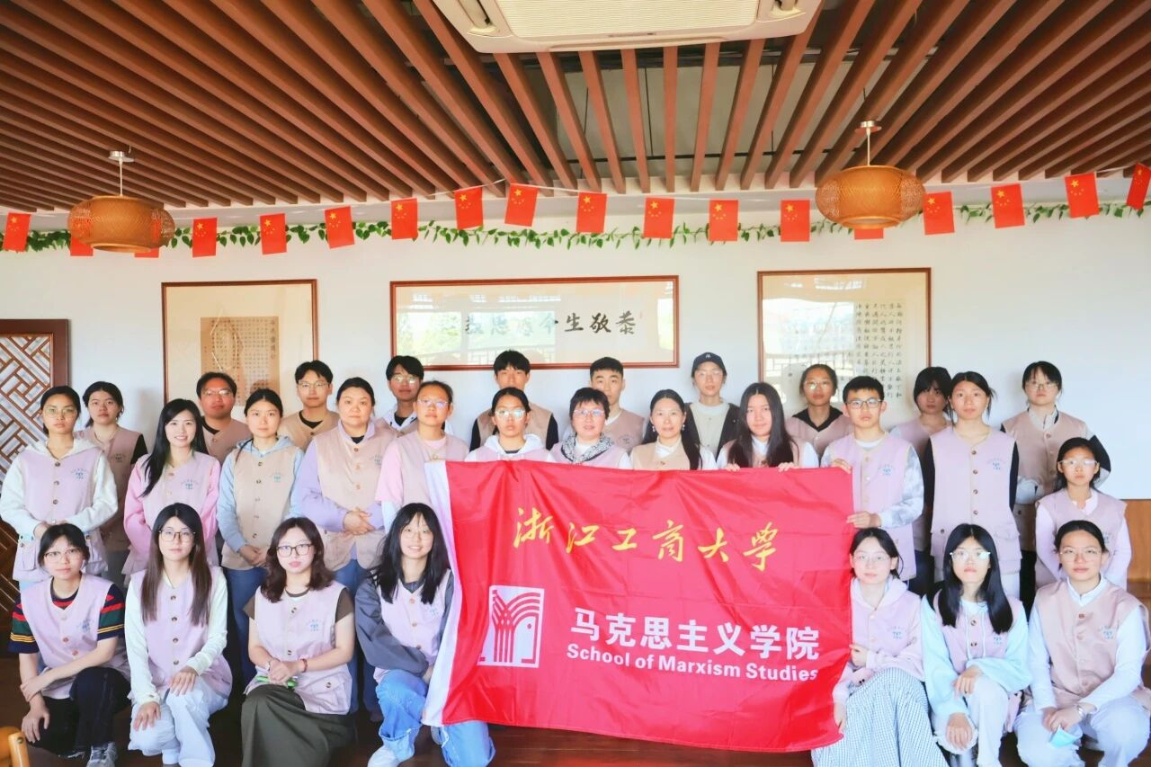 马克思主义学院“浙里星火”理论宣讲团赴雨花公益敬老家园开展劳动教育实践